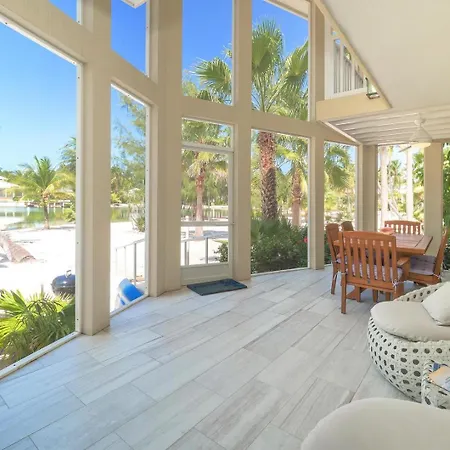 Seaside Dreams - Waterfront Home On Bio Bay With Shared Pool & Walk To The Rum Point Club